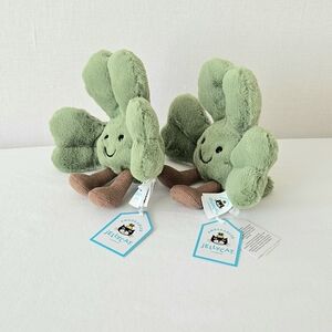 🍀2 Amuseables Siofra Shamrocks🍀